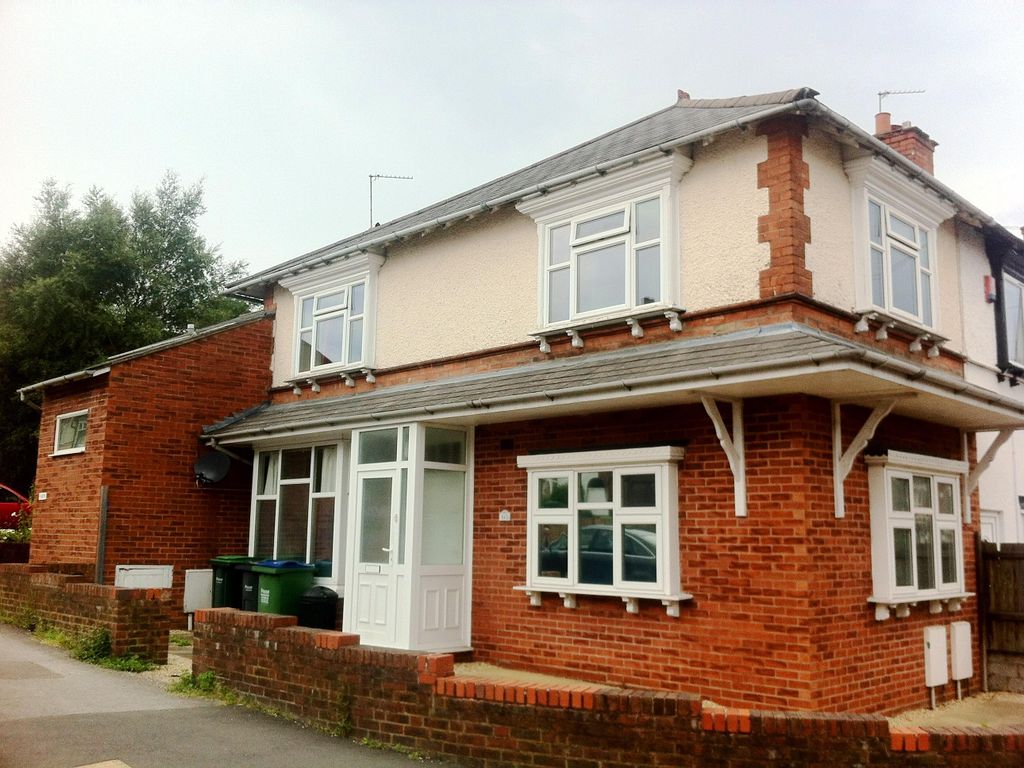 1 bed flat to rent in Park Road, Bearwood, Smethwick B67, £775 pcm Zoopla
