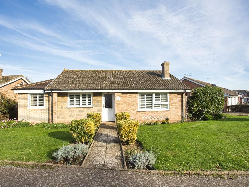3 bed detached bungalow for sale in Patterson Close, Deal CT14, £