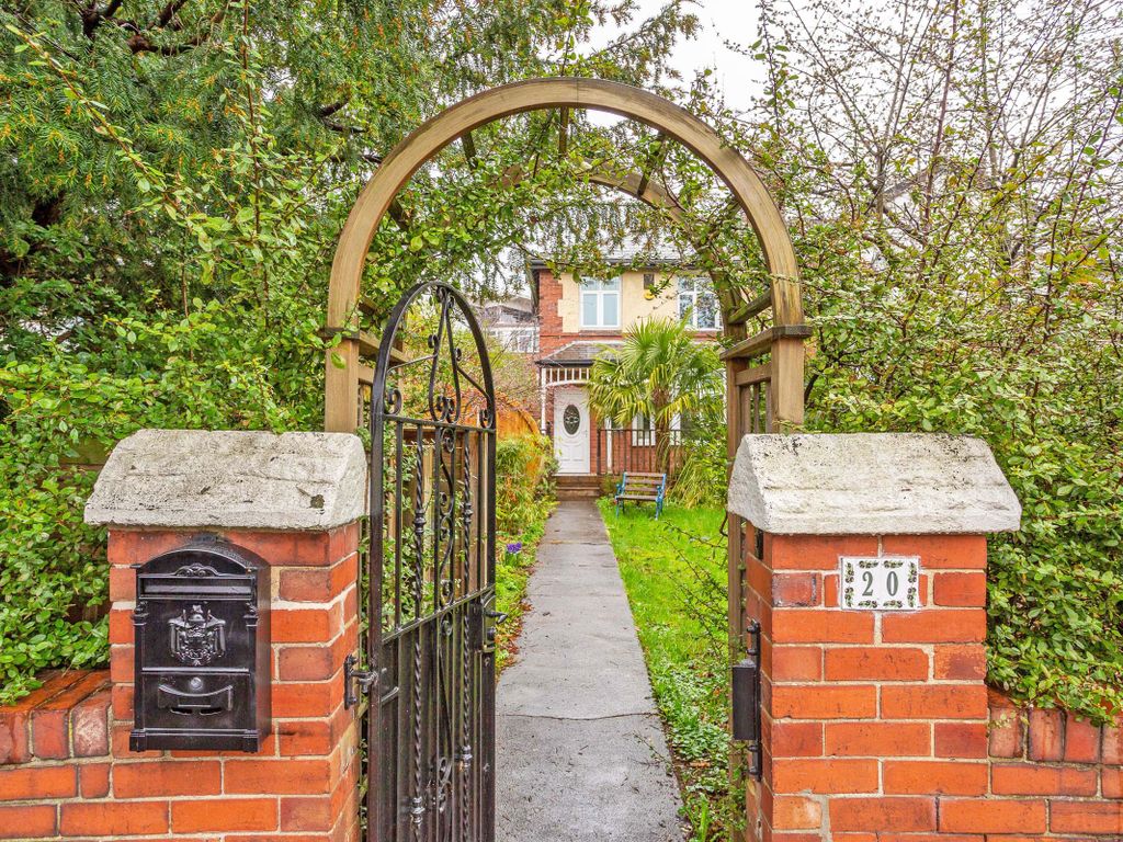 4 bed semidetached house for sale in Broomfield Crescent, Leeds LS6