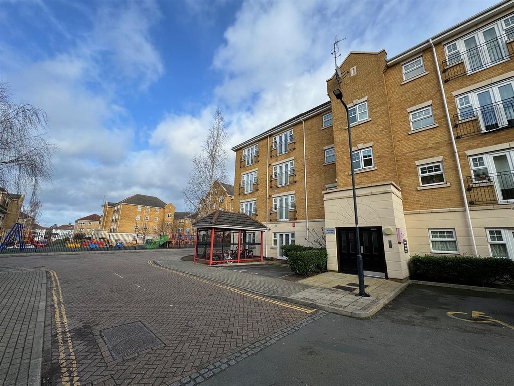 2 bed flat for sale in Warren Way, Edgware HA8, £120,000 Zoopla
