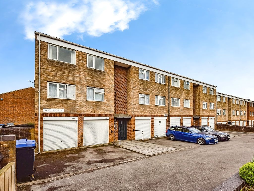 2 bed flat for sale in Langford Road, Trowbridge BA14, £115,000 Zoopla