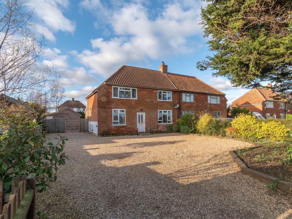 4 bed semidetached house for sale in Raynham Road, Hempton NR21, £