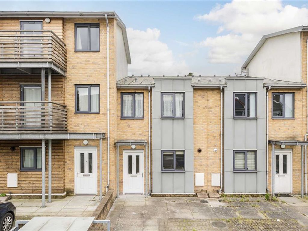 2 bed property for sale in Victoria Way, London SE7, £550,000 Zoopla