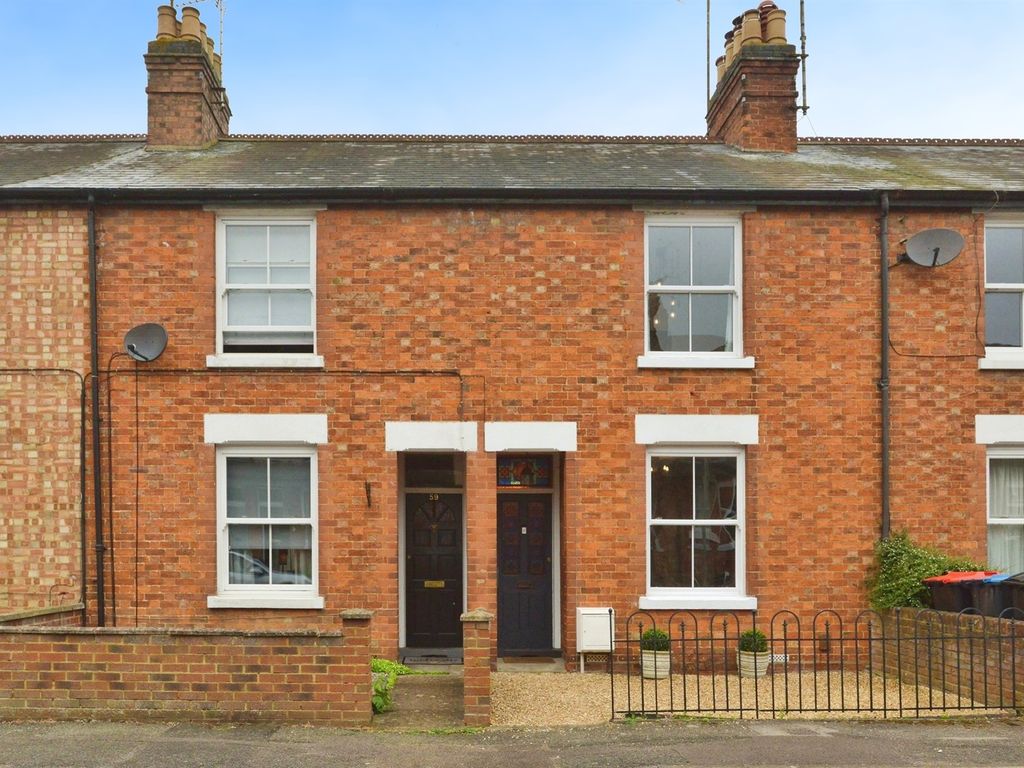 2 bed terraced house for sale in Clarence Road, Stony Stratford, Milton