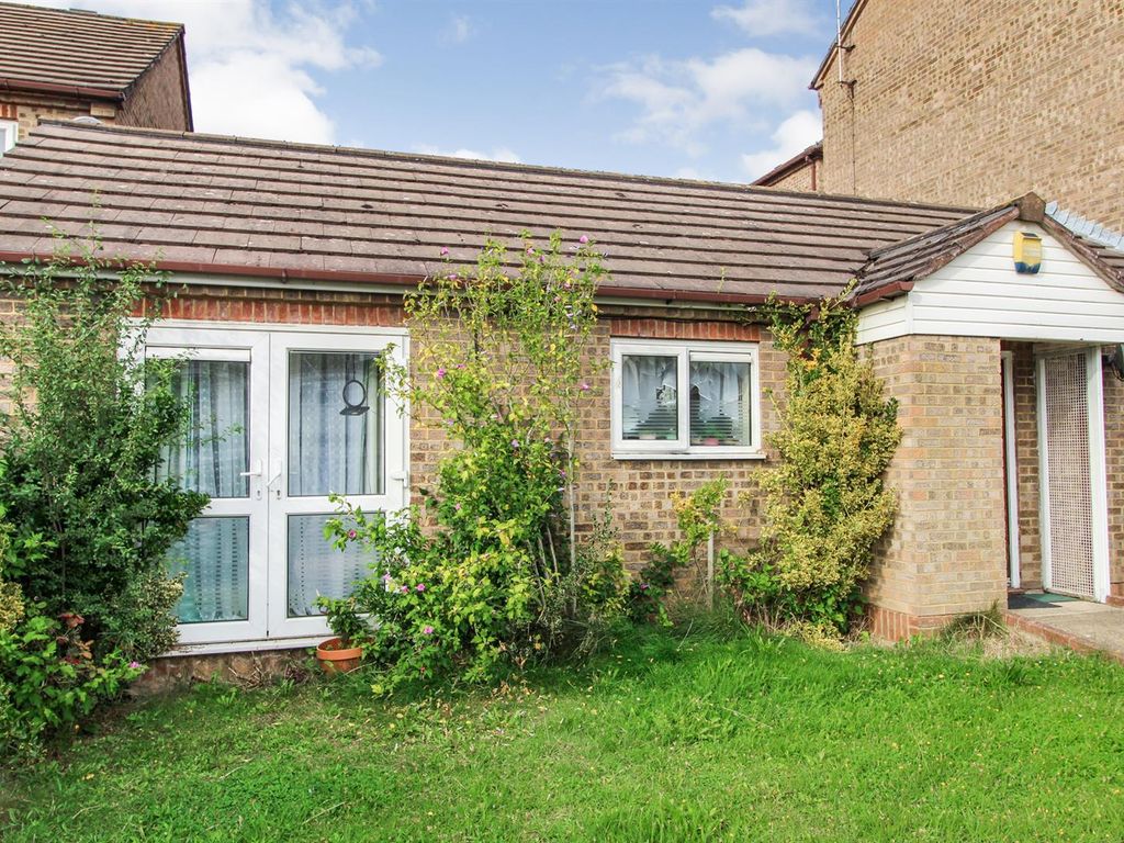 1 bed semidetached bungalow for sale in Pennine Road, Slough SL2 Zoopla