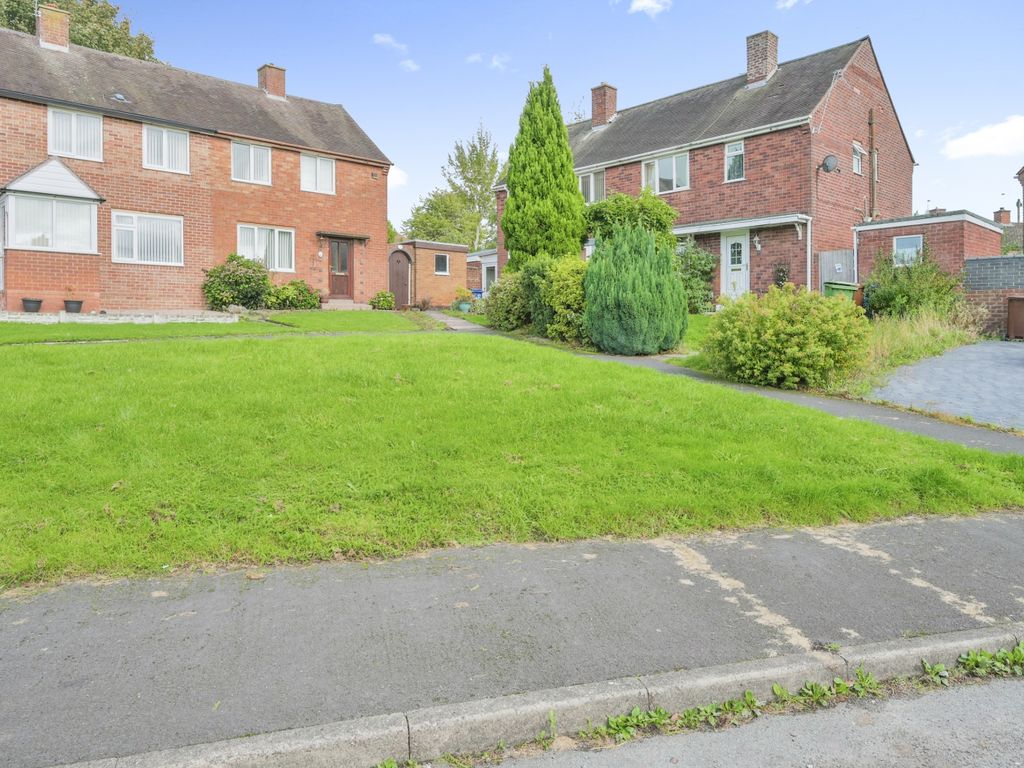 3 bed semidetached house for sale in Saturn Road, Cannock