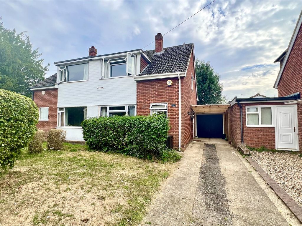 3 bed semidetached house for sale in Brookside, Wokingham, Berkshire