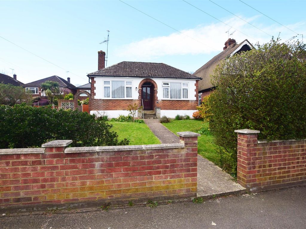 2 bed detached bungalow for sale in Maidstone Road, Rainham, Gillingham