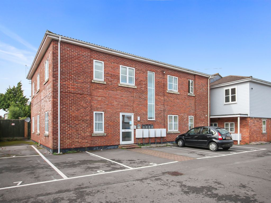 1 bed flat for sale in Woodcock Road, Warminster BA12, £120,000 Zoopla