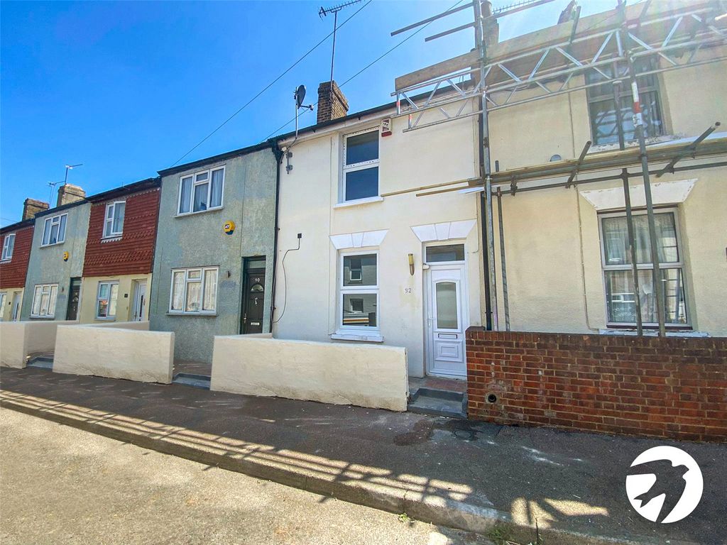 2 bed detached house to rent in Britton Street, Gillingham, Kent ME7