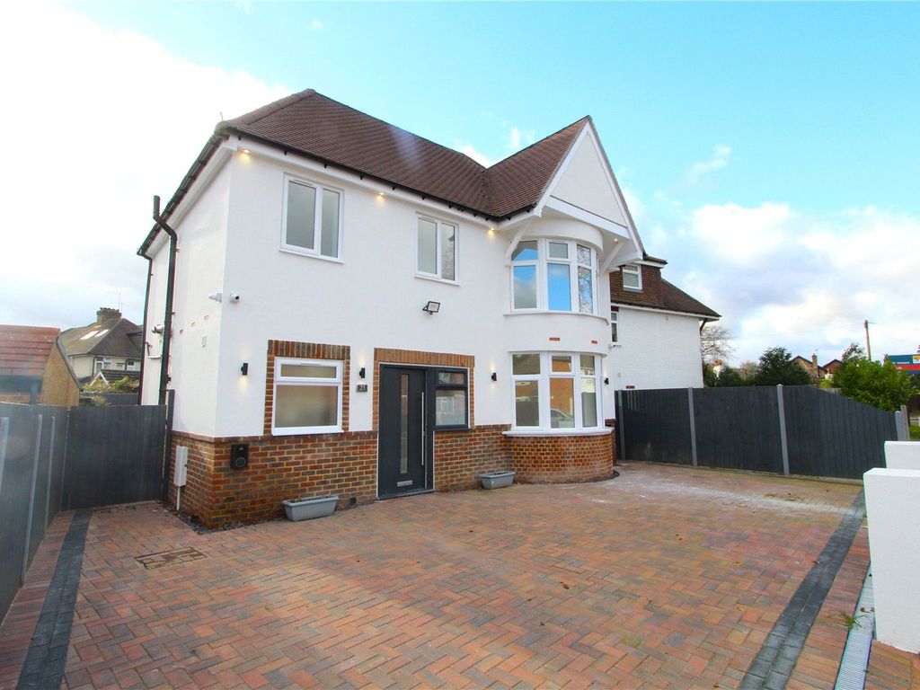 4 bed detached house to rent in Liberty Lane, Addlestone, Surrey KT15