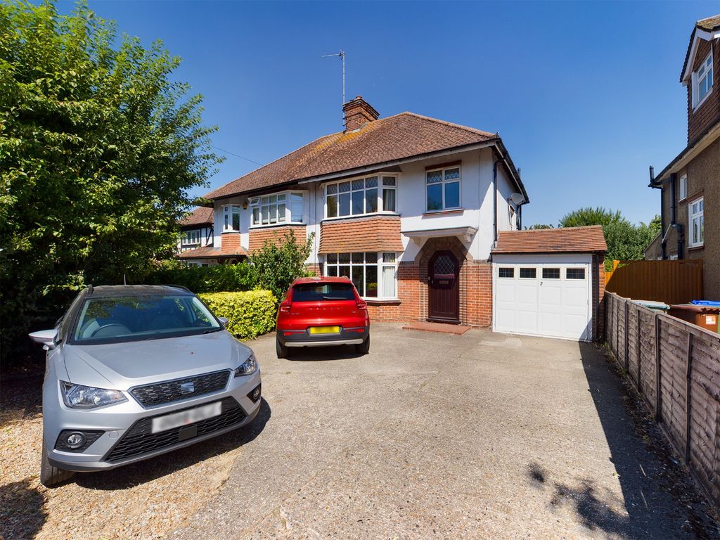 3 bed semidetached house for sale in Tring Road, Aylesbury