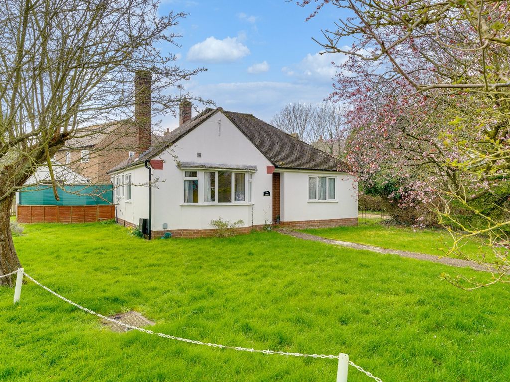 3 bed detached bungalow for sale in High Street, Fen Drayton, Cambridge