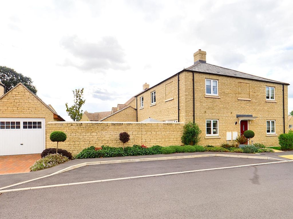 3 bed detached house for sale in Brook Lane, ShiptonUnderWychwood