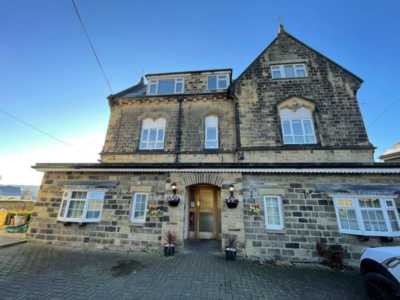 2 bed flat to rent in Priory Court, Priestthorpe Lane, Bingley, West