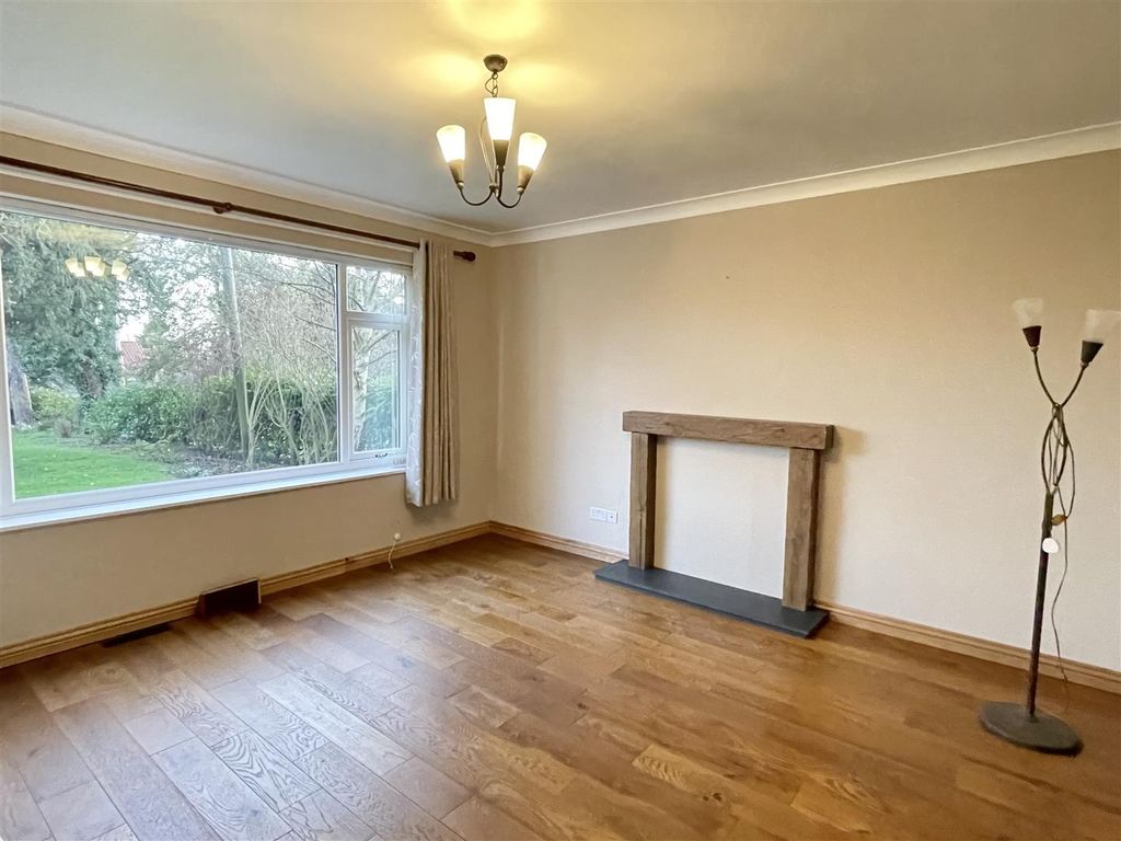 4 bed linkdetached house for sale in Main Street, Thornton Le Moor