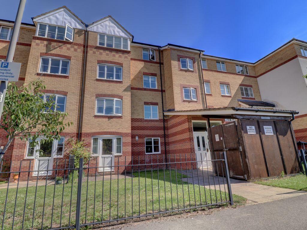 1 bed flat to rent in Princes Gate, High Buckinghamshire HP13