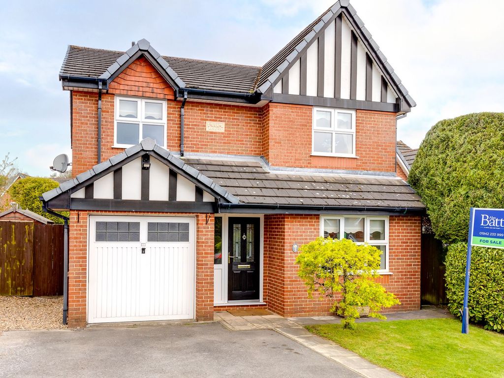 4 bed detached house for sale in Paris Avenue, Winstanley WN3, £375,000