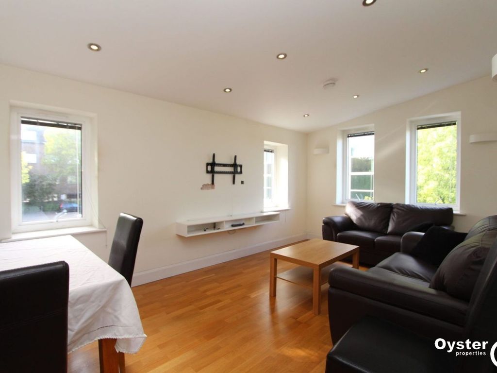 2 bed flat to rent in Woodford Road, Watford WD17, £1,500 pcm Zoopla