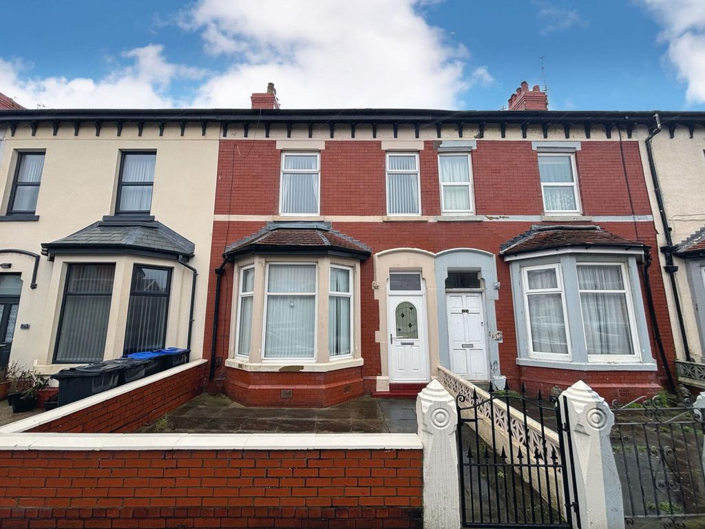 5 bed terraced house for sale in Holmfield Road, North Shore FY2, £