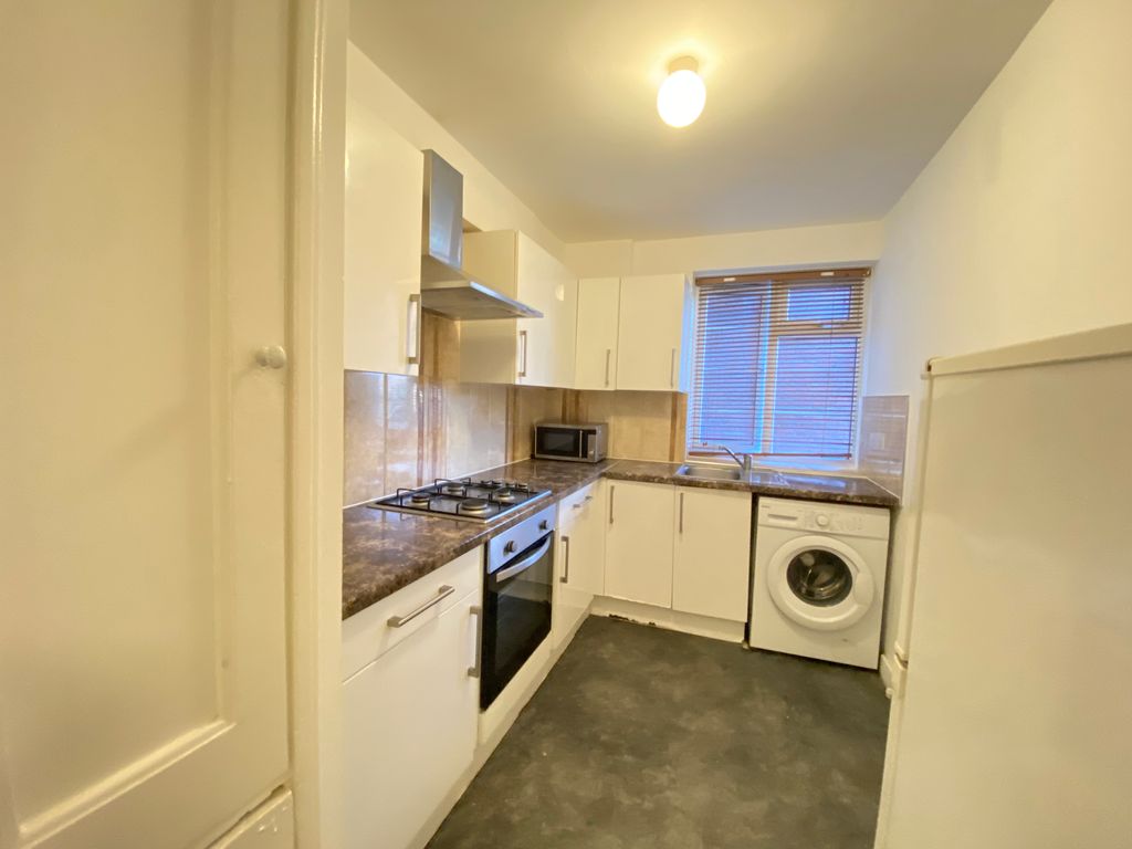 2 bed flat to rent in Crownstone Road, Brixton SW2, £1,910 pcm Zoopla