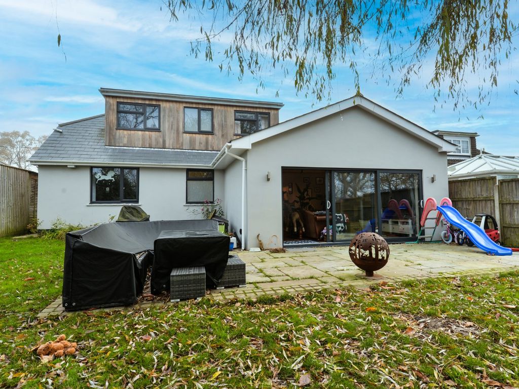 4 bed bungalow for sale in Oakwood Avenue, New Milton, Hampshire BH25