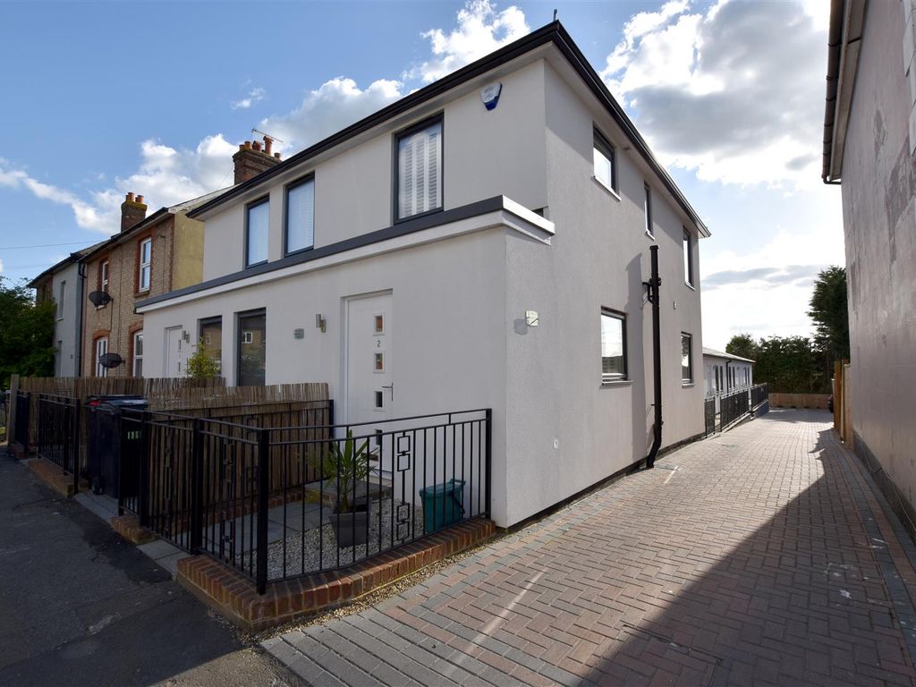 1 bed flat to rent in Priory Road, Reigate RH2 Zoopla