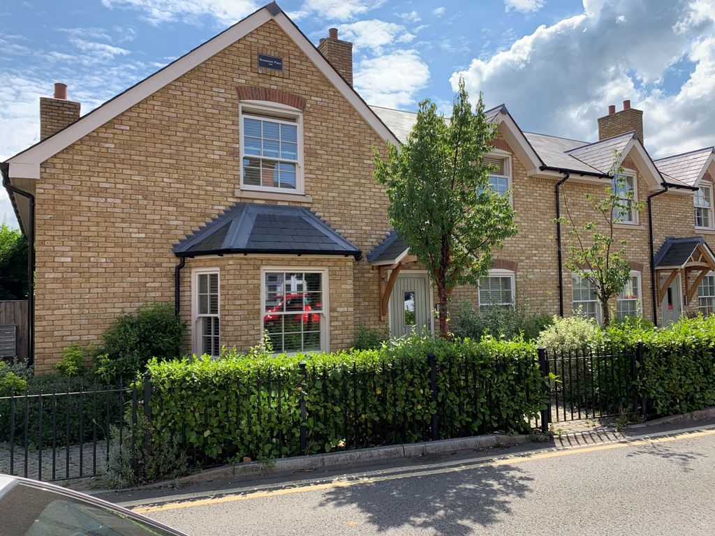 1 bed flat to rent in Rusham Road, Egham, Surrey TW20, £1,150 pcm Zoopla