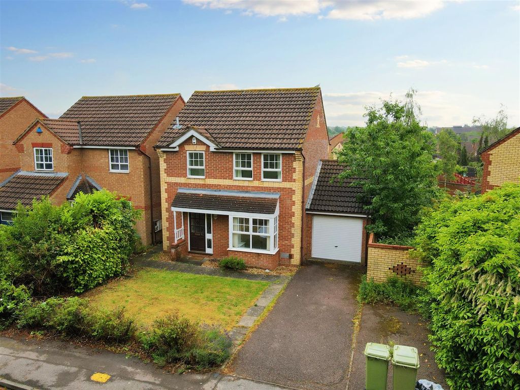 3 bed detached house for sale in Kirkstall Place, Oldbrook, Milton