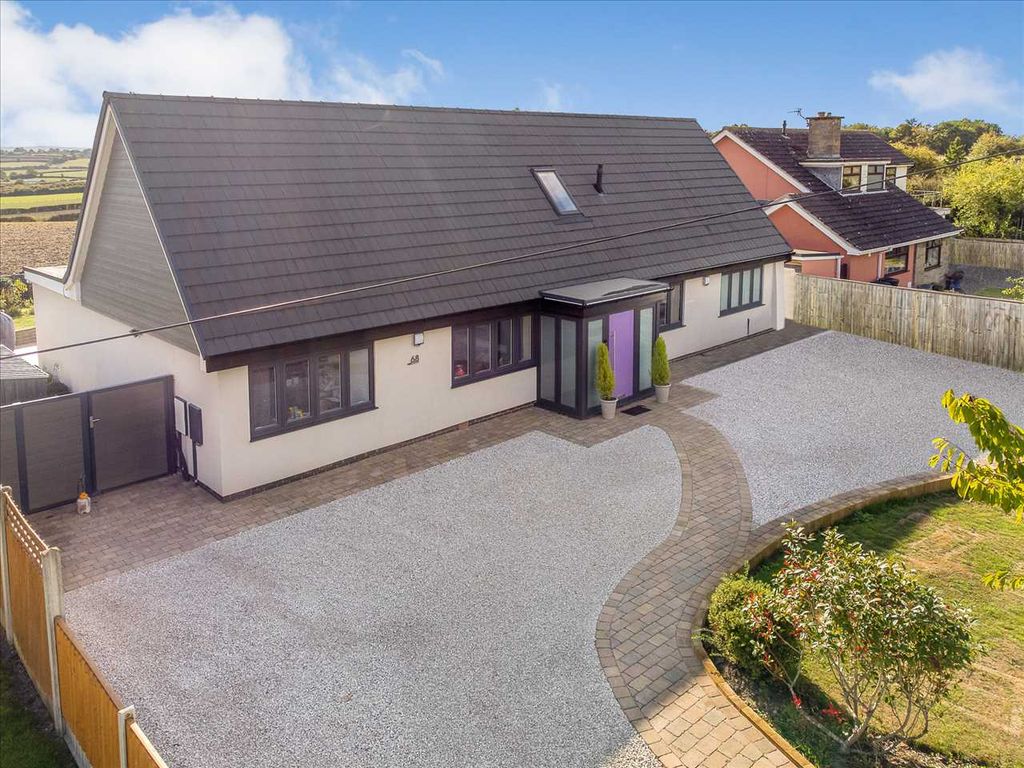 5 bed detached house for sale in Selby Lane, Keyworth, Nottingham NG12
