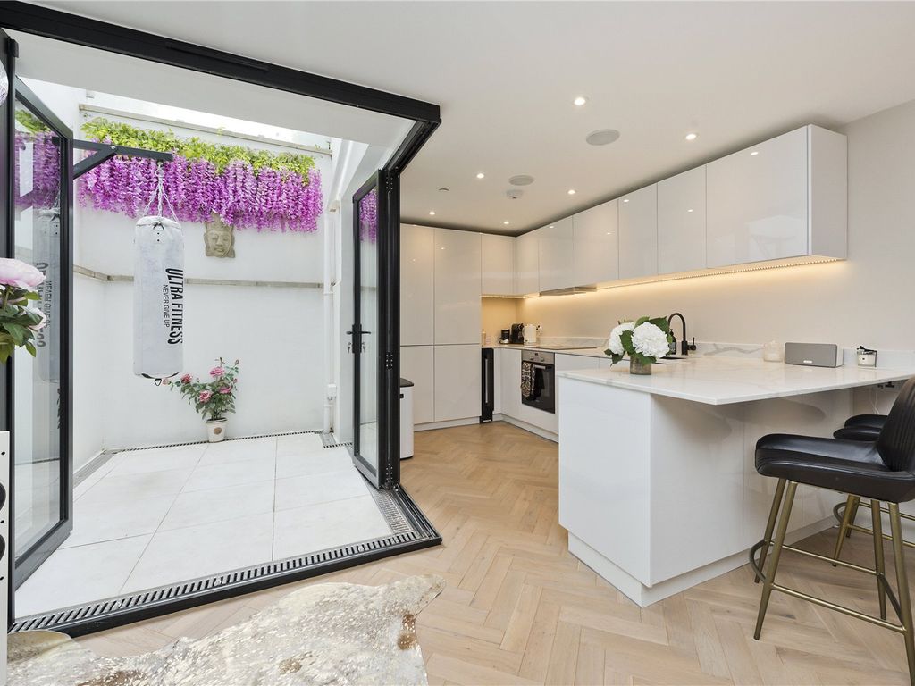 Powis Terrace, Notting Hill, London, UK W11  