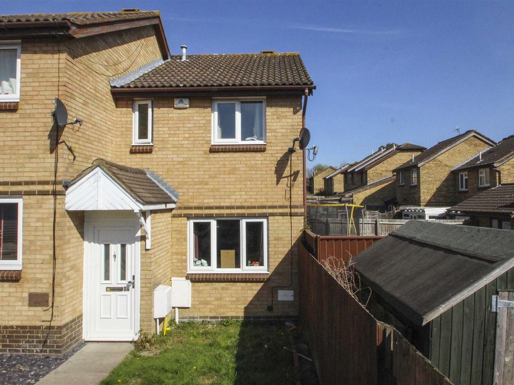 2 bed end terrace house to rent in Westwood Close, Great Holm, Milton