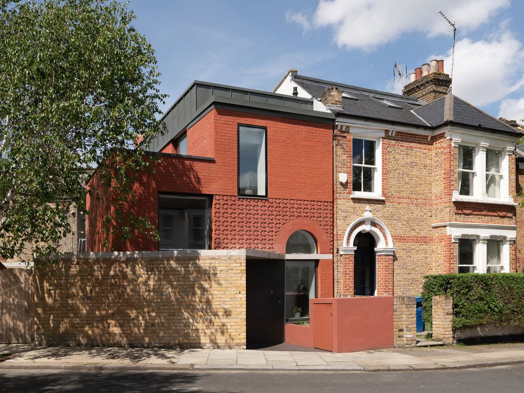 3 bed end terrace house for sale in St. Aidans Road, London SE22, £