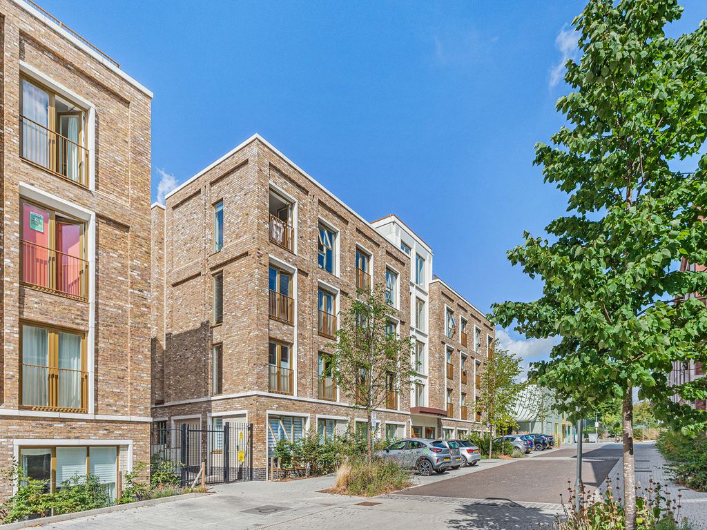 20 Apple Tree Road, London N17  