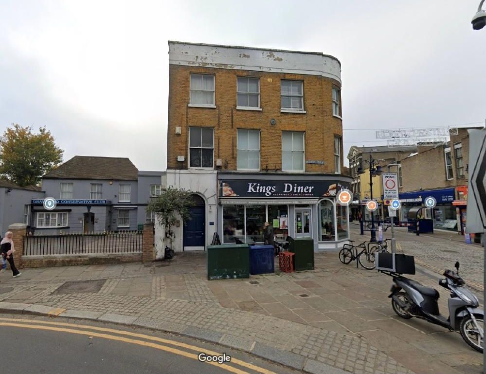 Studio to rent in Parrock Street, Gravesend DA12, £795 pcm Zoopla