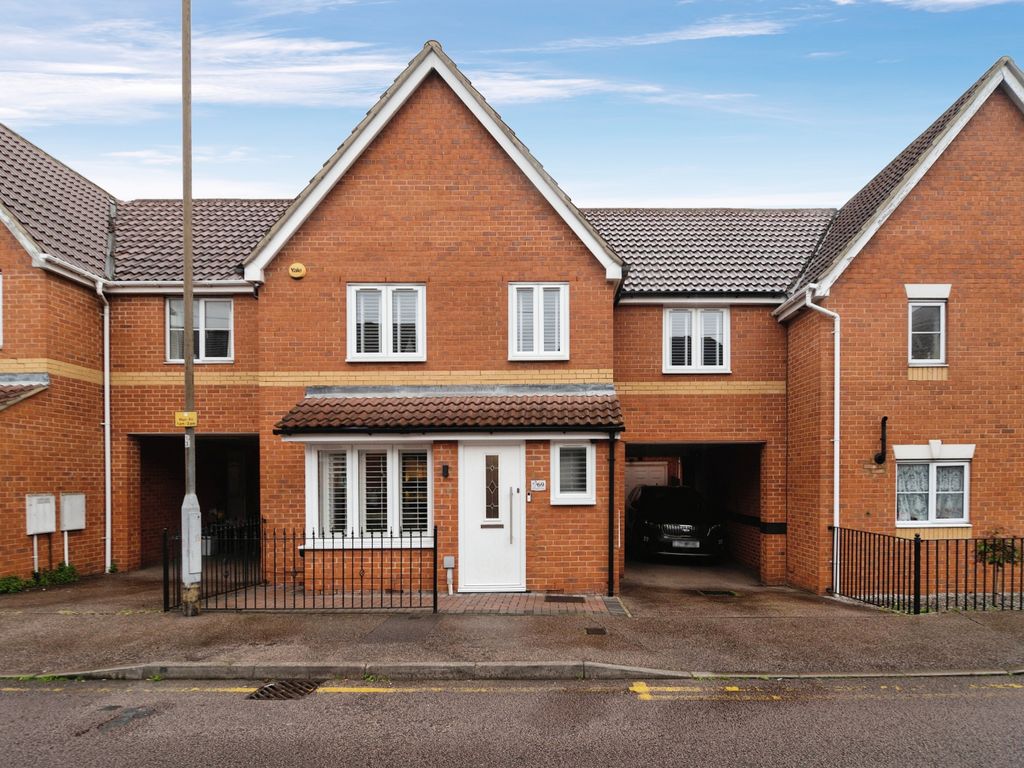4 bed linkdetached house for sale in Hedingham Road, Chafford Hundred
