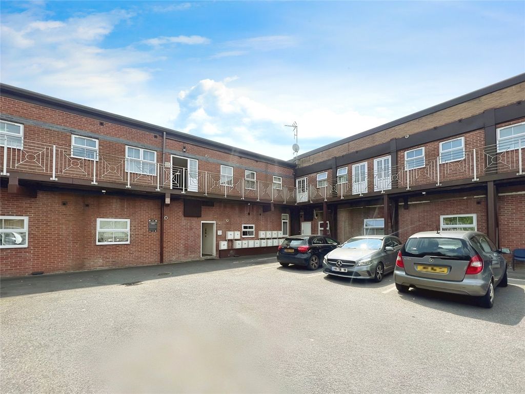 2 bed flat to rent in Vauxhall Street, Dudley, West Midlands DY1, £775