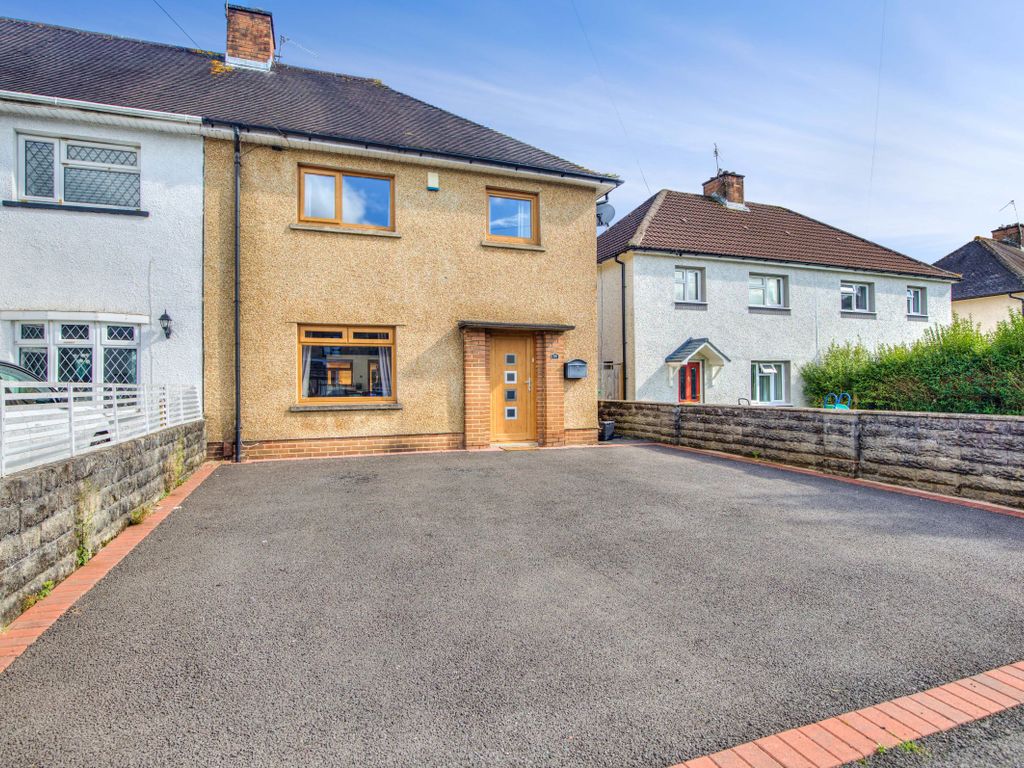 3 bed semidetached house for sale in Laurel Avenue, Hawthorn