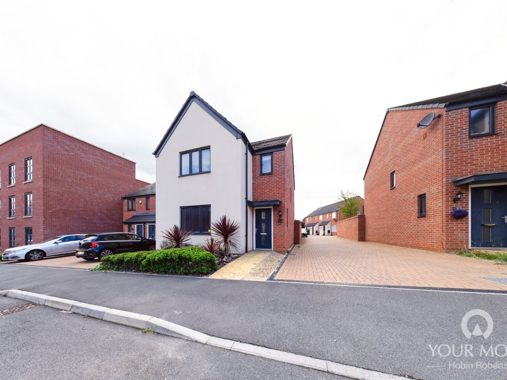 3 bed detached house for sale in Walmer Close, Marina Park, Northampton