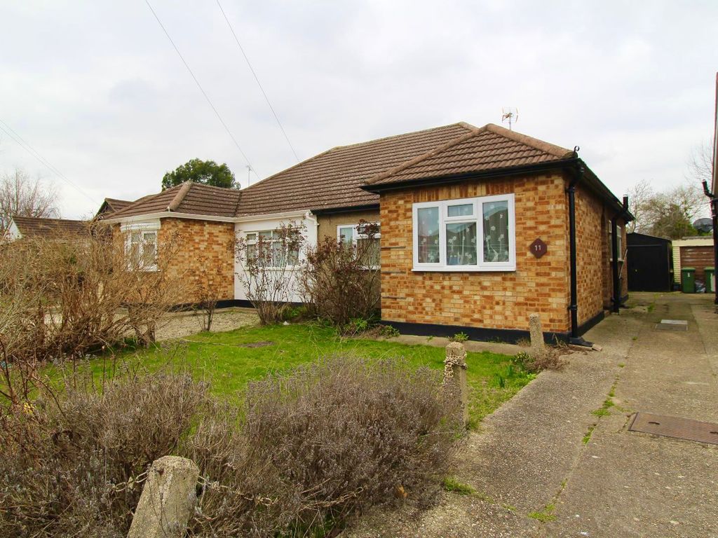 2 bed semidetached bungalow for sale in Prestwood Close, Benfleet SS7