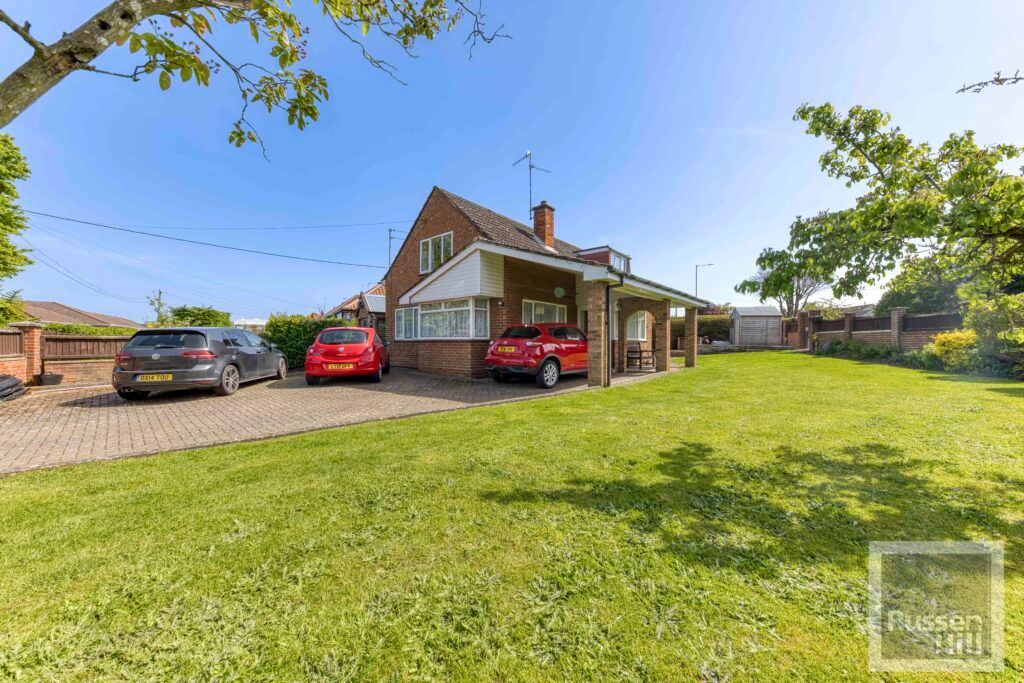 3 bed detached house for sale in Norwich Road, New Costessey, Norwich