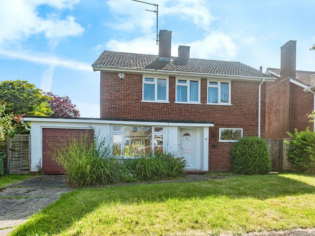 4 bed detached house for sale in Lycroft Close, Goring, Reading RG8, £667,500 Zoopla