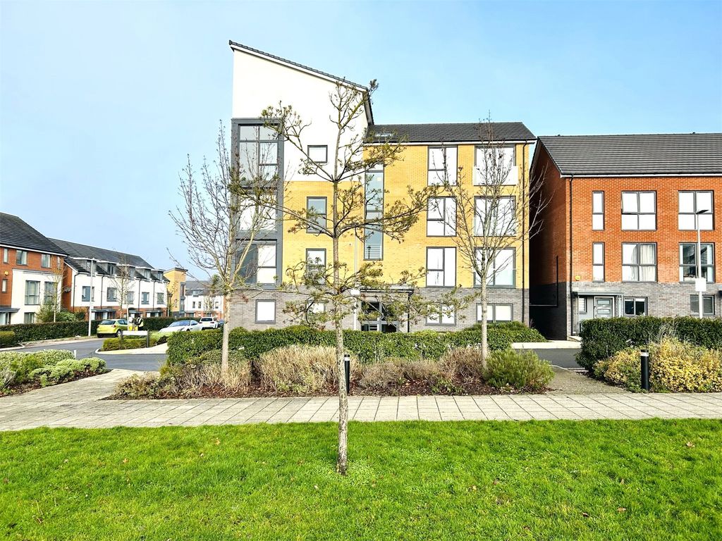 1 bed flat for sale in Woolhampton Way, Reading, Berkshire RG2, £
