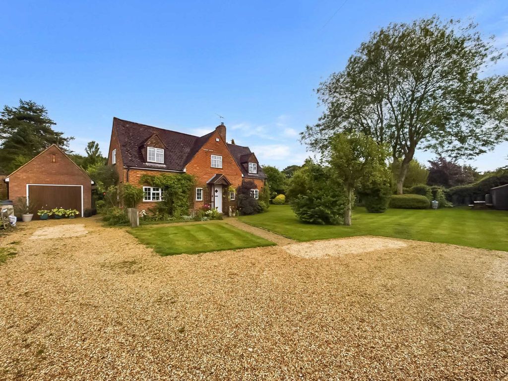 4 bed detached house for sale in Howe Road, Watlington OX49 Zoopla
