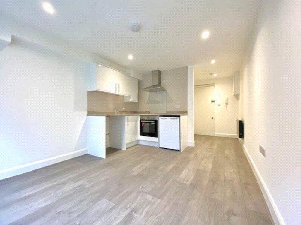 Property to rent in New Cross Road, London SE14, £1,250 pcm Zoopla