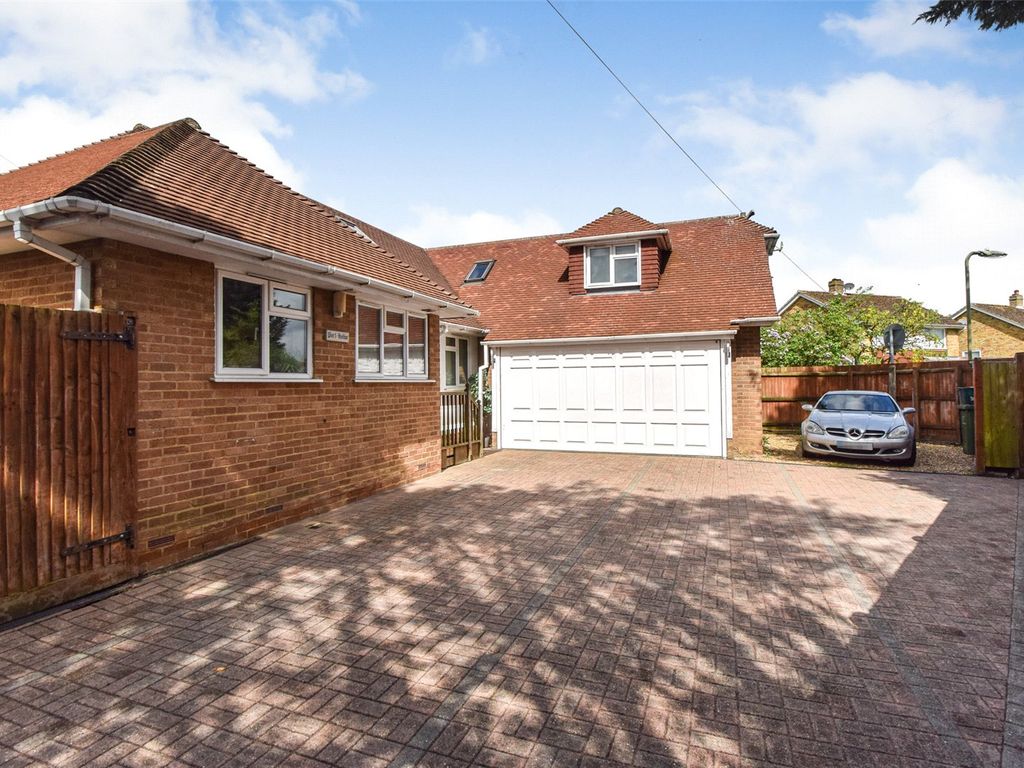 4 bed bungalow for sale in Frys Lane, Yateley, Hampshire GU46 Zoopla