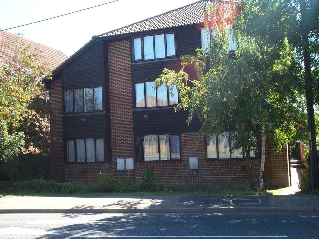 Studio to rent in Archers Court, Crawley RH10, £895 pcm Zoopla