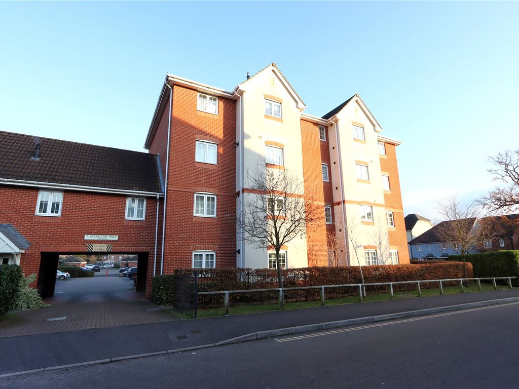 2 bed flat for sale in Woodland Walk, Aldershot, Hampshire GU12, £