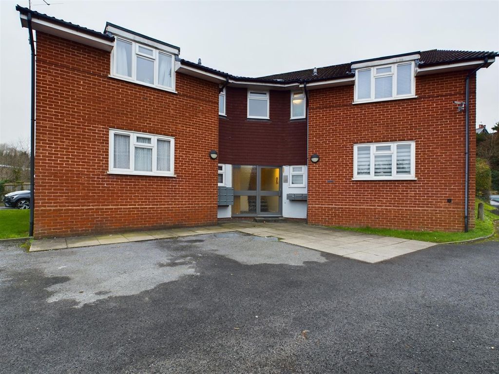 Studio for sale in Reddown Road, Coulsdon CR5, £180,000 Zoopla
