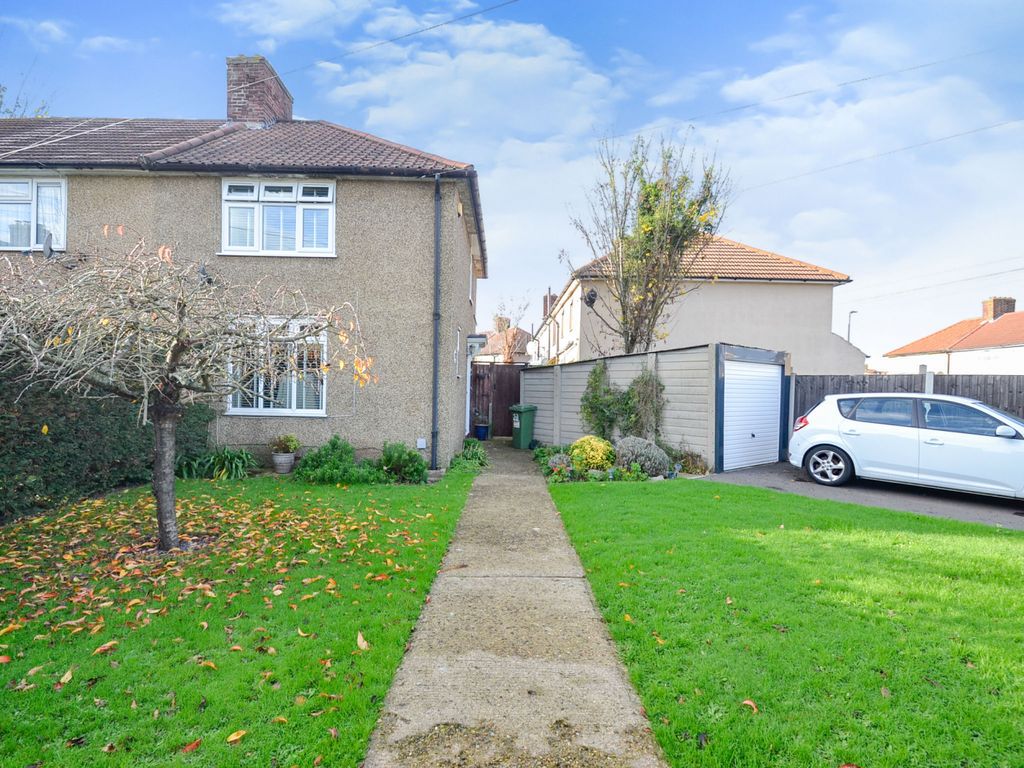 2 Bed End Terrace House For Sale In Cornwallis Road Dagenham Essex